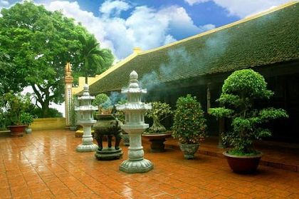 Tran-quoc-pagoda-hanoi-vietnam-4